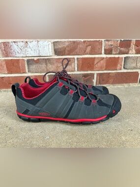Mens KEEN Tunari CNX Hiking Shoes True Red Grey Low Top 1009042 Size 7.5